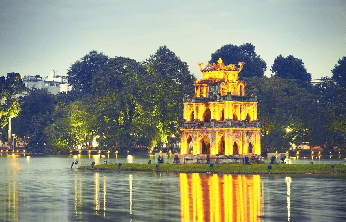 The reasons foreign tourists "fall in love" with Hanoi